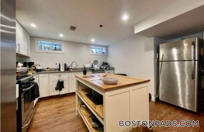 998 Tremont St in Boston, MA - Building Photo - Building Photo