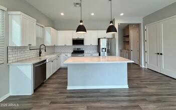 10151 E Thunderbolt Ave in Mesa, AZ - Building Photo - Building Photo