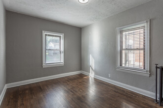 Ludlow Woodland Apartments in Cleveland, OH - Building Photo - Interior Photo