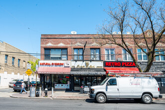 31-13 Ditmars Blvd in Astoria, NY - Building Photo - Building Photo