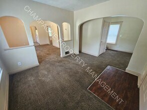 101 S Hawthorne Ave in Independence, MO - Building Photo - Building Photo