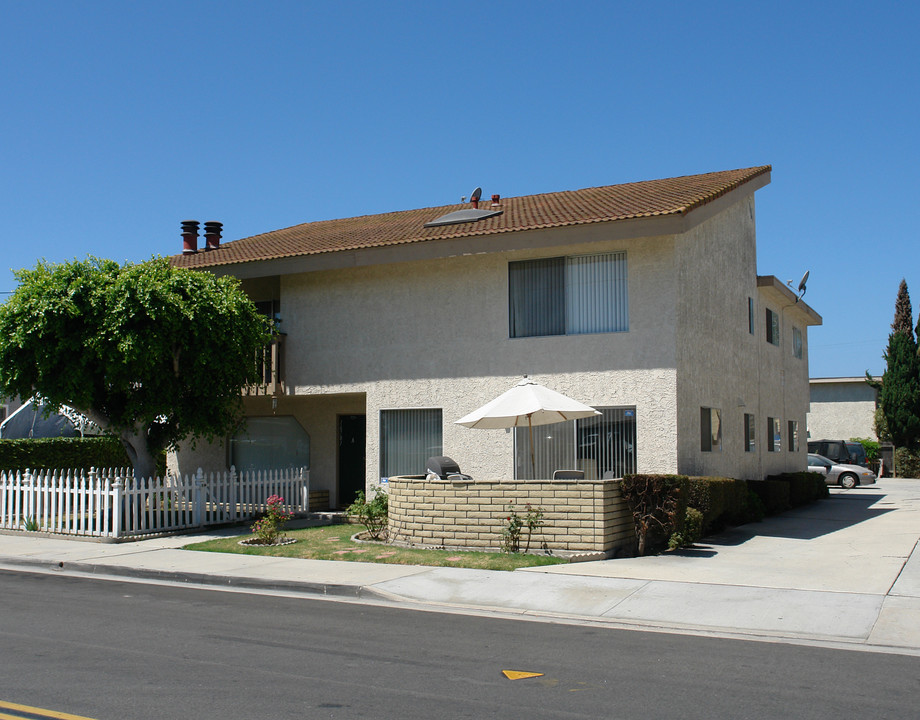 16781 Green St in Huntington Beach, CA - Building Photo