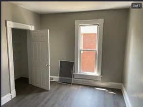 1328 Evelyn St, Unit 2 in Rockford, IL - Foto de edificio - Building Photo