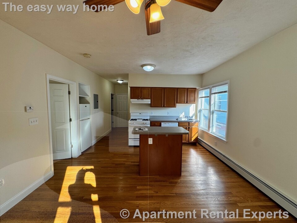389 1/2 Columbia St in Cambridge, MA - Building Photo