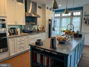 901 Harrison Cir in Alexandria, VA - Building Photo - Building Photo