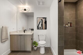 7617 Santa Monica Blvd in West Hollywood, CA - Building Photo - Building Photo