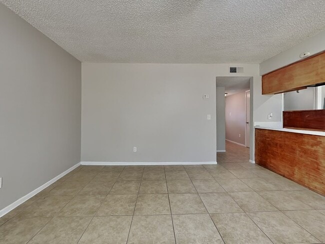 610 Charter Ct in Plant City, FL - Foto de edificio - Building Photo