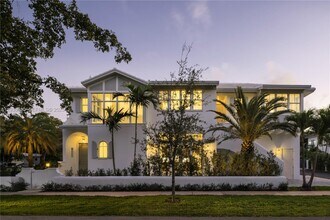 3400 Ponce de Leon Blvd in Coral Gables, FL - Building Photo - Building Photo