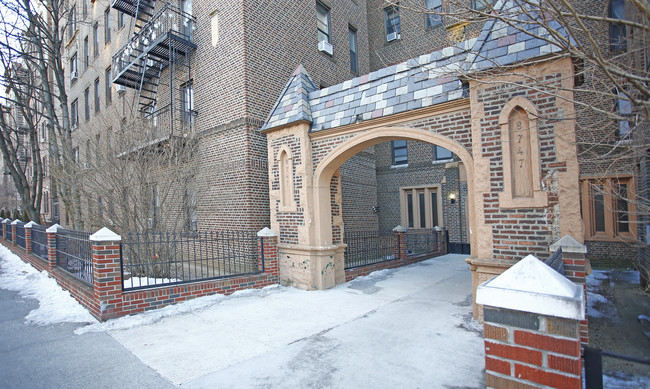 8747 Bay Pky in Brooklyn, NY - Building Photo - Building Photo