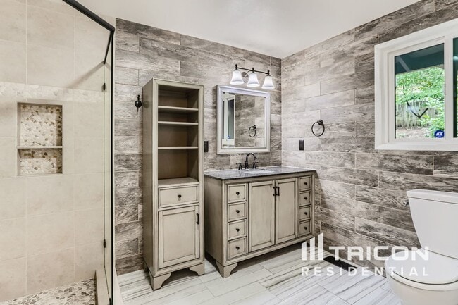 1250 Hemlock St in Lake Oswego, OR - Building Photo - Building Photo