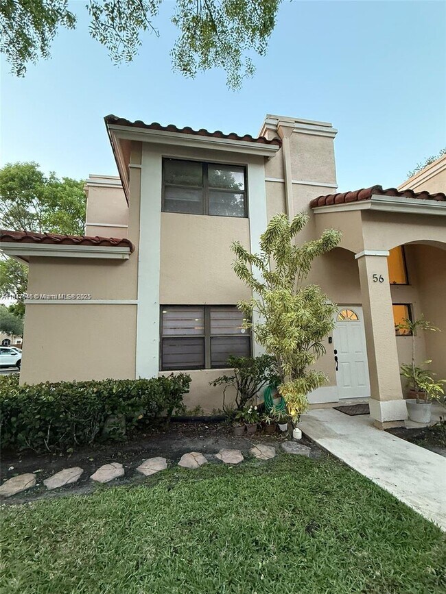 513 Racquet Club Rd in Weston, FL - Building Photo - Building Photo