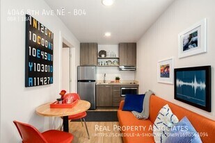 4046 8th Ave NE in Seattle, WA - Building Photo