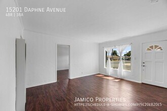 15201 Daphne Ave in Gardena, CA - Foto de edificio - Building Photo