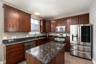 27106 Ladbroke St in Novi, MI - Building Photo - Building Photo