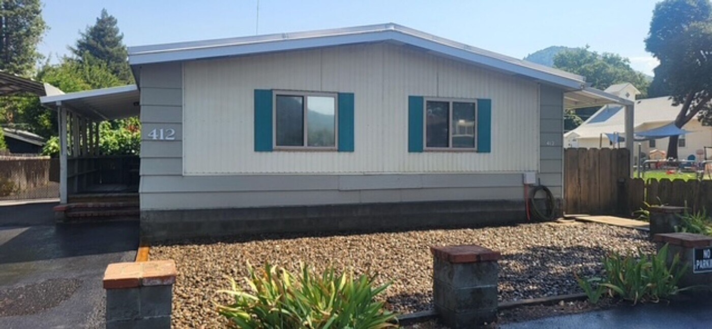 412 Oak St in Rogue River, OR - Building Photo