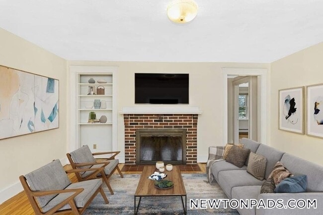 1145 Boylston St, Unit 4 in Newton, MA - Foto de edificio - Building Photo