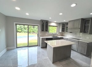 7980 Billingham Rd in West Bloomfield Township, MI - Building Photo - Building Photo