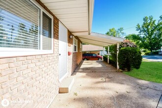 10515 Lilac Ave in Bellefontaine Neighbors, MO - Building Photo - Building Photo