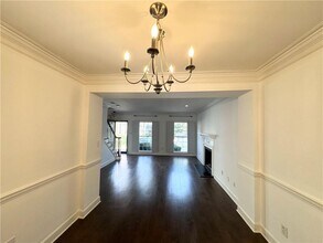 84 Mt Vernon Cir in Dunwoody, GA - Building Photo - Building Photo