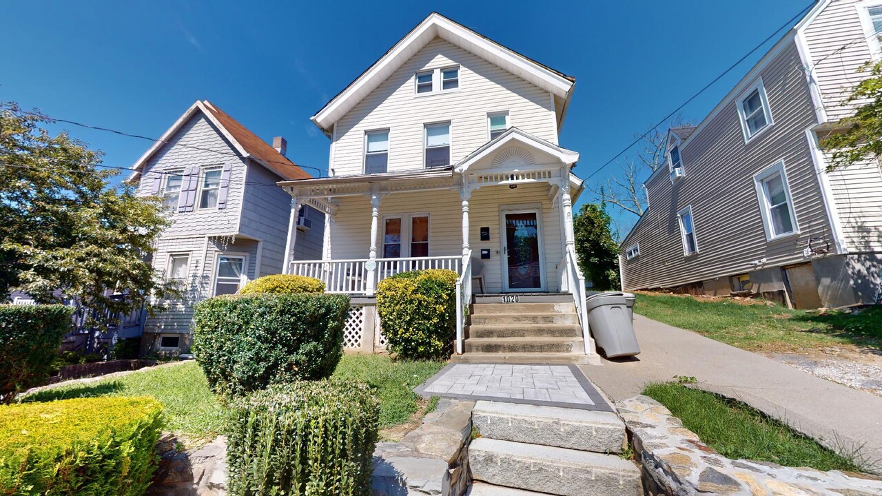 1020 Constant Ave in Peekskill, NY - Building Photo