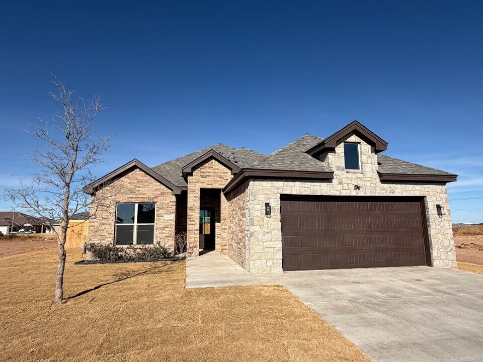 1216 N 6th St in Wolfforth, TX - Building Photo