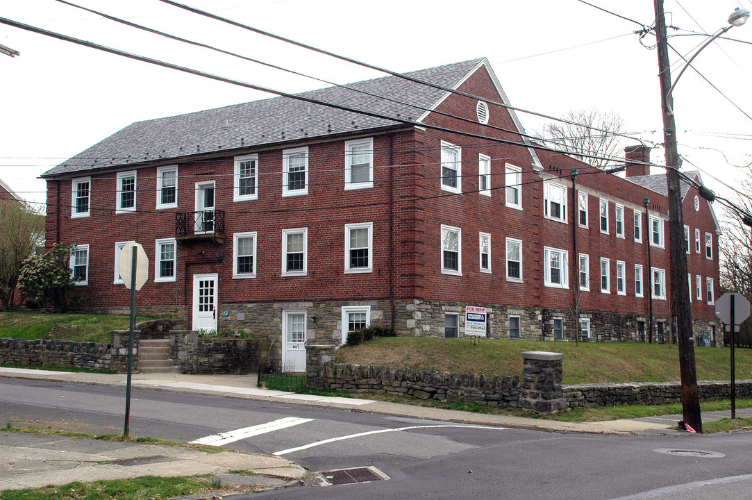 240 Highland Ave in Jenkintown, PA - Foto de edificio