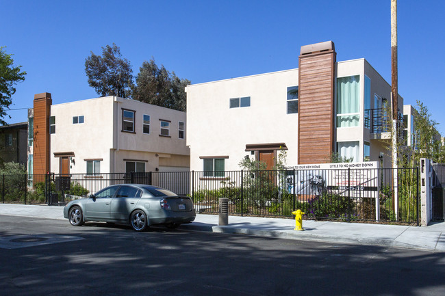 9237 Wakefield Ave in Panorama City, CA - Building Photo - Building Photo