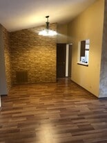 12 Truman Ct in Streamwood, IL - Building Photo