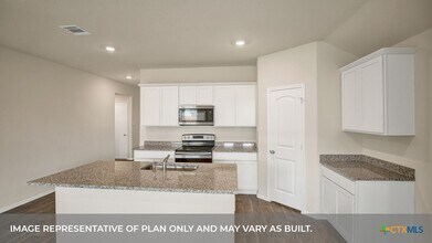 1009 Alma Dr in Seguin, TX - Building Photo - Building Photo