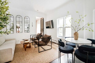 10 5th Ave in New York, NY - Building Photo