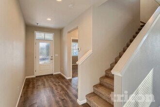 884 Sigrist Dr E in Enumclaw, WA - Foto de edificio - Building Photo