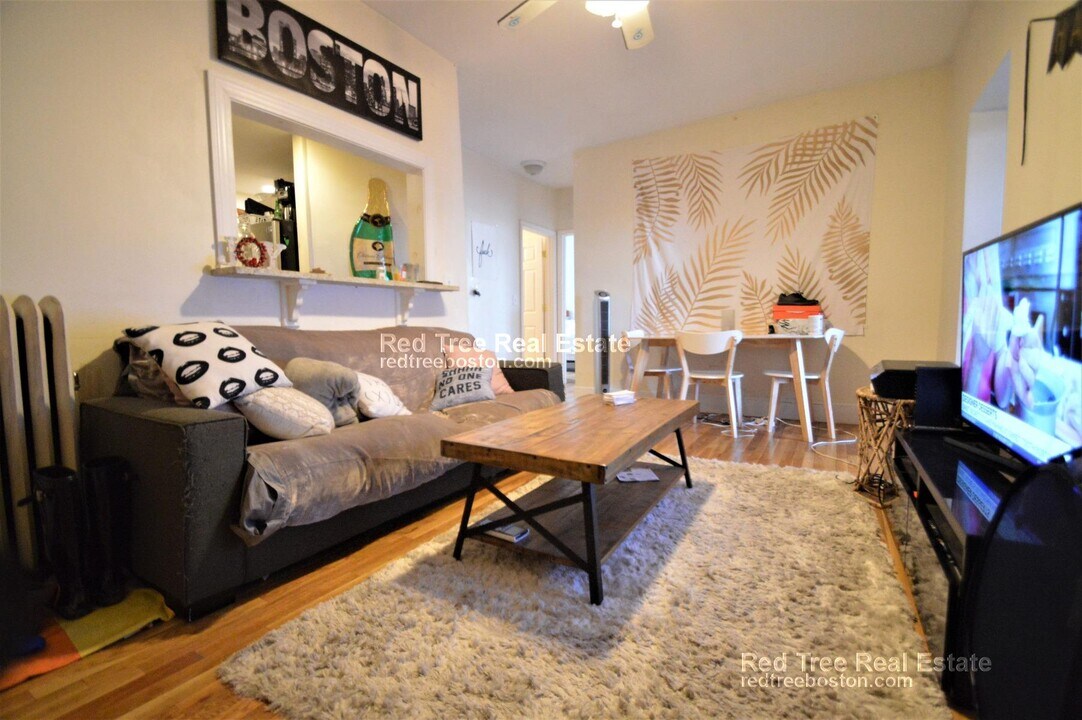 72 Egmont St in Brookline, MA - Foto de edificio