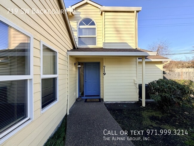 719 SW Backcourt Pl in Aloha, OR - Building Photo - Building Photo