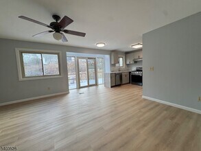 50 Knob Hill Rd in Hackettstown, NJ - Foto de edificio - Building Photo