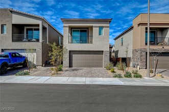 8855 Roadrunner Ravine St in Las Vegas, NV - Building Photo - Building Photo