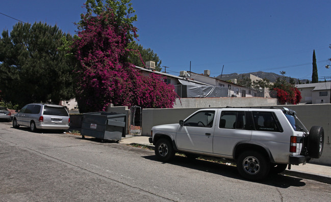 10140 Hillhaven Ave in Tujunga, CA - Building Photo - Building Photo