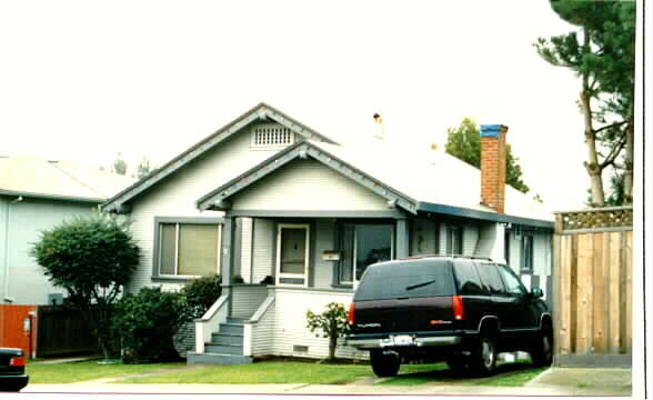 216 San Felipe Ave in San Bruno, CA - Foto de edificio