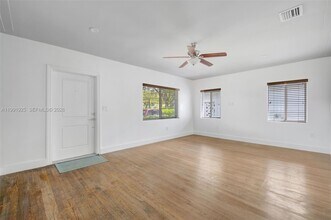 438 Mendoza Ave in Coral Gables, FL - Building Photo - Building Photo