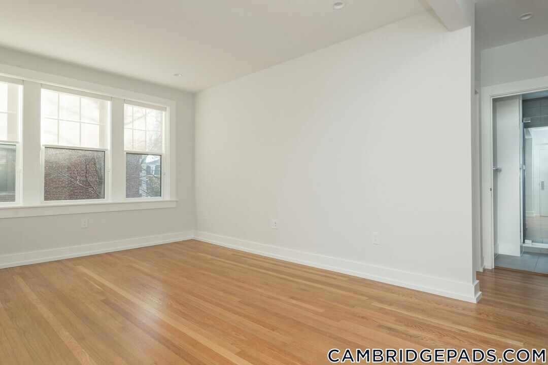 17 Forest St in Cambridge, MA - Foto de edificio