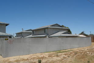 15735 Tokay St in Victorville, CA - Foto de edificio - Building Photo