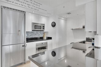 92 SW 3rd St, Unit 3600 in Miami, FL - Building Photo - Building Photo