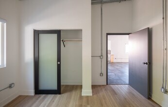 605 Lofts in San Pedro, CA - Building Photo - Building Photo