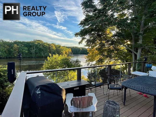 157 Riverview Ave in Waltham, MA - Building Photo - Building Photo