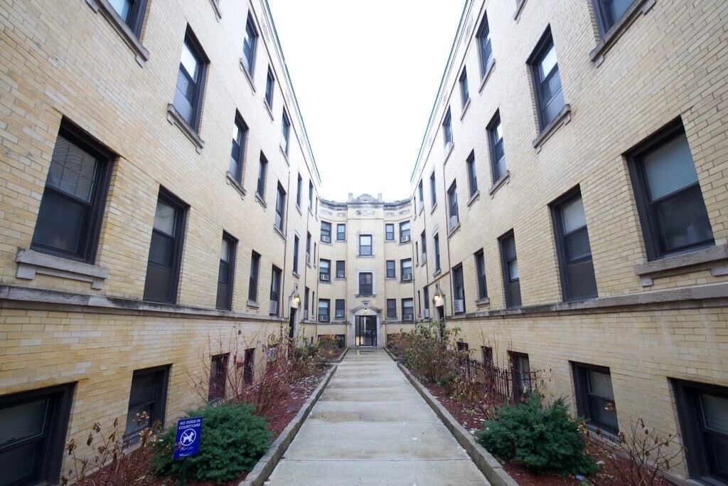 436 W Belden Ave in Chicago, IL - Building Photo