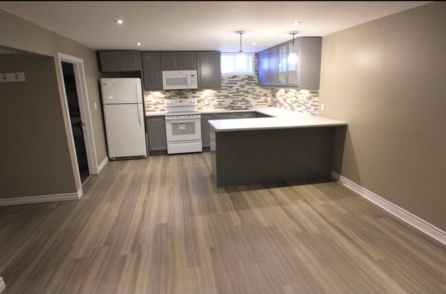 17 Allanburg Rd S in St Catharines, ON - Building Photo - Building Photo