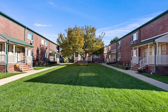 430 Ridge Rd in Lyndhurst, NJ - Foto de edificio - Building Photo