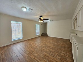 6308 N 1st St in Bellaire, TX - Foto de edificio - Building Photo
