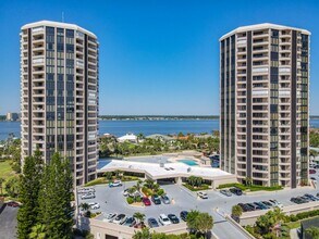 1 Oceans W Blvd in Daytona Beach Shores, FL - Building Photo - Building Photo