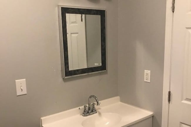 57 Groton Ave, Unit Upper-Lower in Cortland, NY - Building Photo - Building Photo