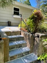 166 Center Rd in Woodbridge, CT - Foto de edificio - Building Photo